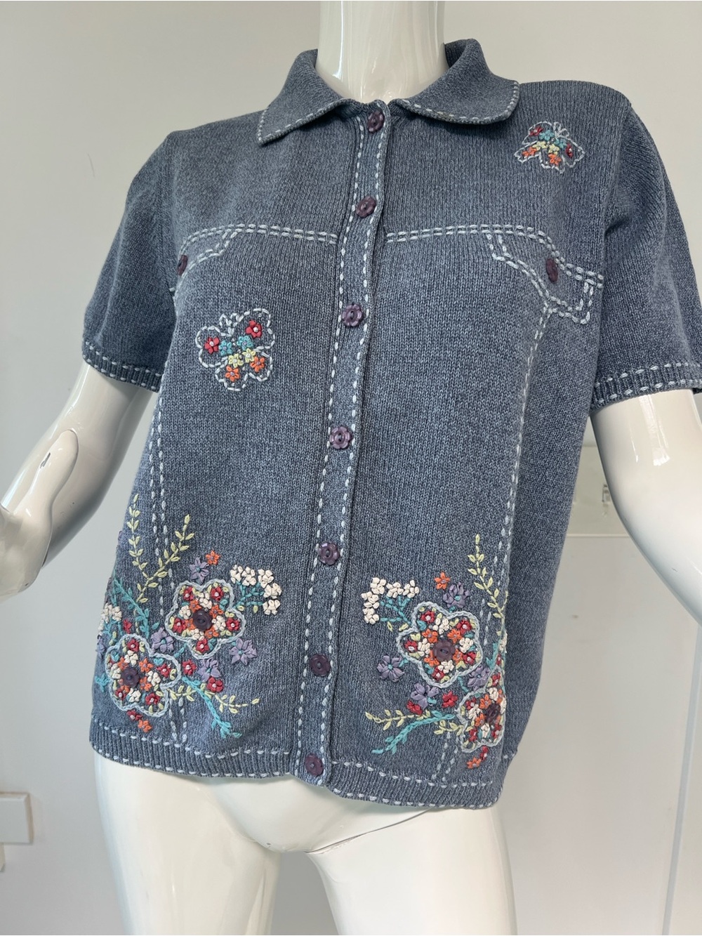 Vintage Embroidery Blouse Cardigan Top cotton blend Made in Hong Kong